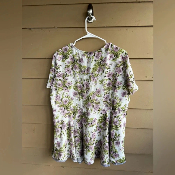 Torrid Short Sleeve Blouse -  Floral - Size 2x - Picture 5 of 5